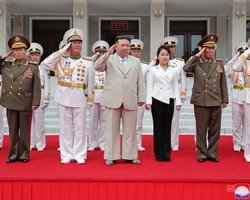 Вероятная преемница Ким Чен Ына публично посетила мавзолей