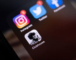 США разрешили жителям ОРДЛО пользоваться мессенджерами и соцсетями, несмотря на санкции