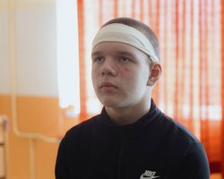 13-річного хлопця, який рятував людей після ракетного удару по Сумах, нагородили відзнакою (відео)