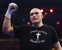 Футболка Усика вызвала скандал в Саудовской Аравии: что на ней написано (фото)