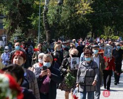 С "Бессмертным полком", но без масок. В Одессе празднуют 9 мая с нарушением карантина