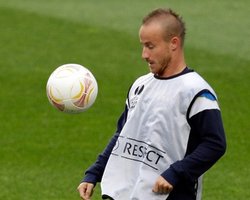 Динамо намерено купить хавбека Фенербахче