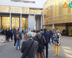 В Украине новый рекорд по прививкам за сутки: 226 тысяч. В Днепре — очереди у центров вакцинации (фото)