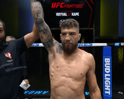 Заставил сдаться в первом раунде: украинец Ярослав Амосов победил в дебютном бою UFC (видео)