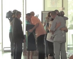 Освобожденные боевиками украинцы прибыли в Киев