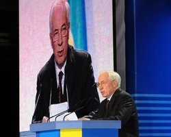 Азаров надеется, что Украина изменит газовый контракт с Россией