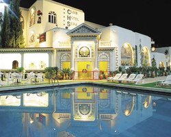 Туристы в Турции могли отравиться водой из бассейна