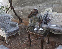 Операция в Сирии нужна США, чтобы вернуть позиции на Ближнем Востоке - политолог