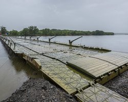 Под Курском россияне налаживают понтонные переправы вместо мостов через Сейм (фото)