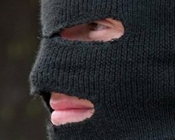 Люди в масках выгнали журналистов из отделения, где лежит Луценко