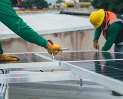 Миллионы солнечных панелей придется выбросить: эксперты предупредили о мировой угрозе