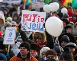 Поклон Болотной. Кремль и оппозиция померялись силами на митингах