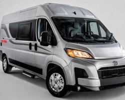 Toyota показала затишний і недорогий дім на колесах для двох (фото)