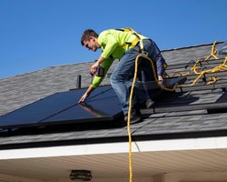 Чому люди позбуваються сонячних панелей: експерти назвали 6 причин (фото)