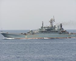 Пошел на дно: дроны ГУР атаковали российский БДК "Цезарь Куников", — СМИ (фото, видео)