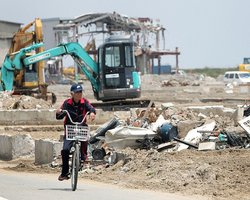 Пострадавшим от стихийного бедствия в Японии выплатят $15 миллиардов