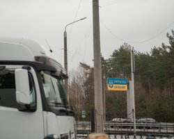 "Без объяснения причин": польские фермеры останавливают автобусы с украинцами, — Кубраков