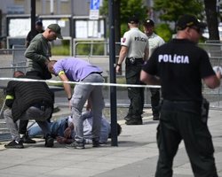Виновнику грозит 25 лет: в Словакии начали расследование по факту покушения на Фицо