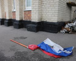 "Я нахожусь в Украине": в оккупированном Севастополе парень снял флаг РФ (видео)