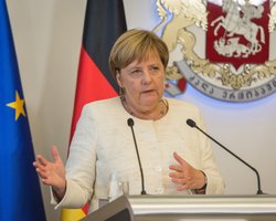 Меркель не исключает провала переговоров по Brexit