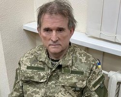 Продають не всі: АРМА завернуло з аукціону половину картин Медведчука (фото)