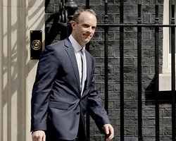 Министр по Brexit ушел в отставку из-за договора по Brexit