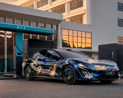 Запас ходу 1000 км і зарядка за 10 хвилин: електричний флагман BYD показали на перших фото