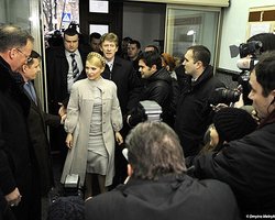 Тимошенко принесла в ВАСУ свой иск в 9 томах