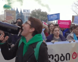 "Женщины против контроля": в Грузии 8 марта начались марши против закона об иноагентах (видео)