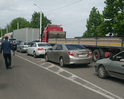 На кордоні з Молдовою утворилася черга охочих виїхати з Придністров'я (відео)