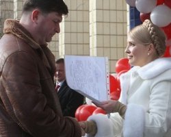 Тимошенко обещает обеспечить жильем всех льготников