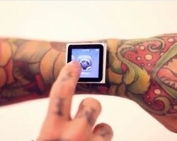 Поклонник Apple вживил себе в руку магниты, чтобы носить iPod без чехла