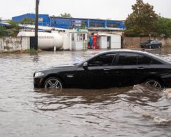 В Одессе подтоплено почти 700 домов: город спасают от коллапса (видео)