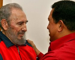 Уго Чавесу намного лучше, - Фидель Кастро