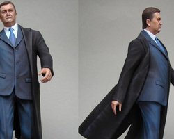 Медведев купил себе оловянную фигурку Януковича за $15 тысяч