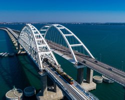 Готовятся к атакам: Крымский мост защищают ЗРПК "Панцирь", — СМИ (спутниковые снимки)