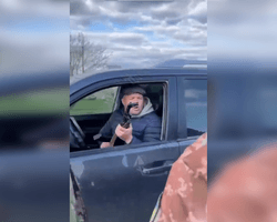 Направил карабин из окна: в Одесской области мужчина приехал "спасать" знакомых от ТЦК с ружьем (видео)