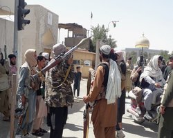 Талибы отвергли переходное правительство в Афганистане и зашли в президентский дворец (видео)