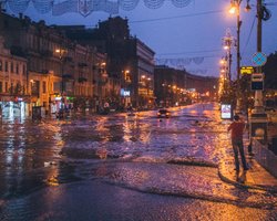 Град и гроза в Киеве, столицу затопило