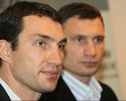 Кличко-старший  нокаутировал брата в смоделированном поединке