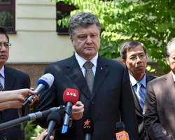 Порошенко рассказал малайзийцам о бесчинствах террористов