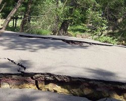 Разлом грунта в Кривом Роге остановился в метре от домов