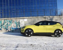 Маленькая шведская ракета: тест-драйв электрокроссовера Volvo EX30 (фото)