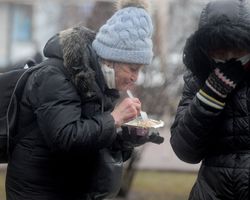 Почти 60% украинцев имеют плохое финансовое положение, 11% — на грани бедности: исследование