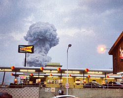 Взрыв на химзаводе в Техасе: Губернатор штата призывает сдавать кровь пострадавшим