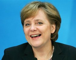 СМИ: Меркель намерена продолжить политику давления на рецессивную Грецию