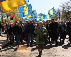 Во Львове Януковичу сыграли спектакль про царя Медведа