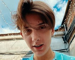 Певец Тима Белорусских поддержал белорусов со слезами на глазах