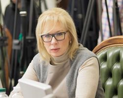 Денисова призвала к сбору денег для поездки в Москву родственников моряков