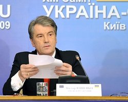 Ющенко написал Тимошенко письмо о помощи пострадавшим в Луганске